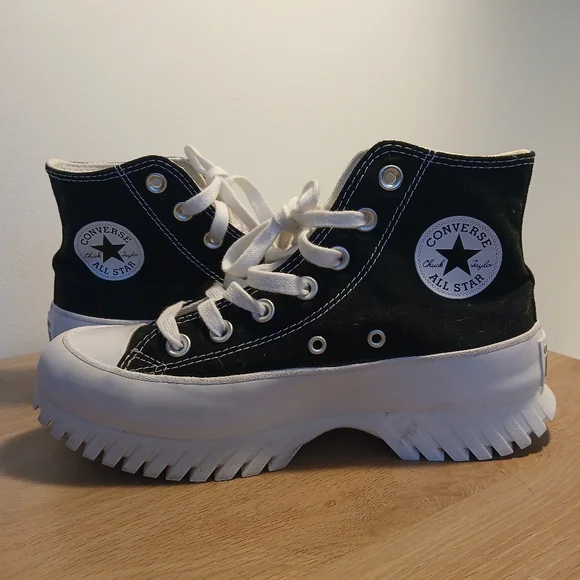 Converse Women’s Chuck Taylor All Star Lugged 2.0 High-Top Sneakers Size M4 / W6 - Picture 6 of 11